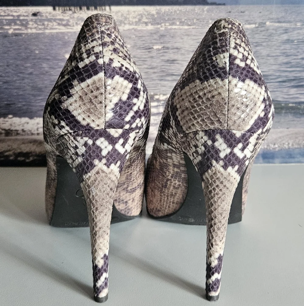 NWOT Jessica Simpson Snakeskin Style Platform Heels